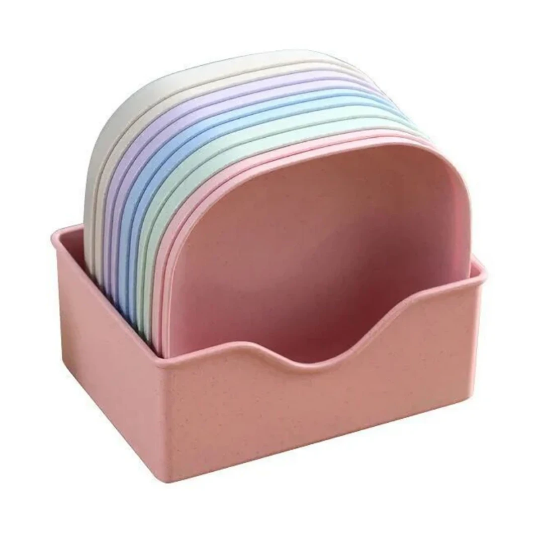 Plastic dinner plates