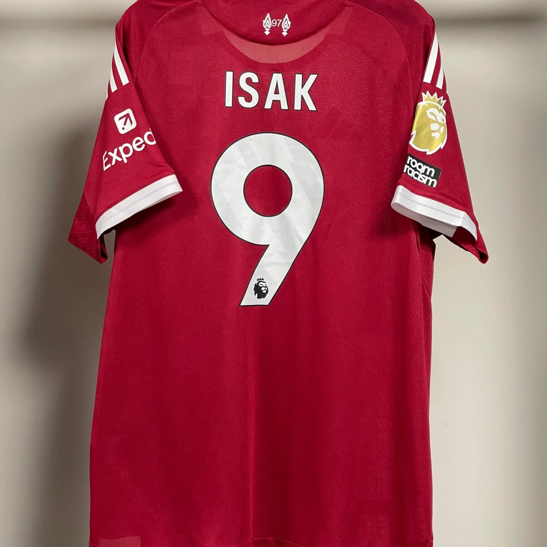 Liverpool Home 25/26 Player ( ISAK 9 )