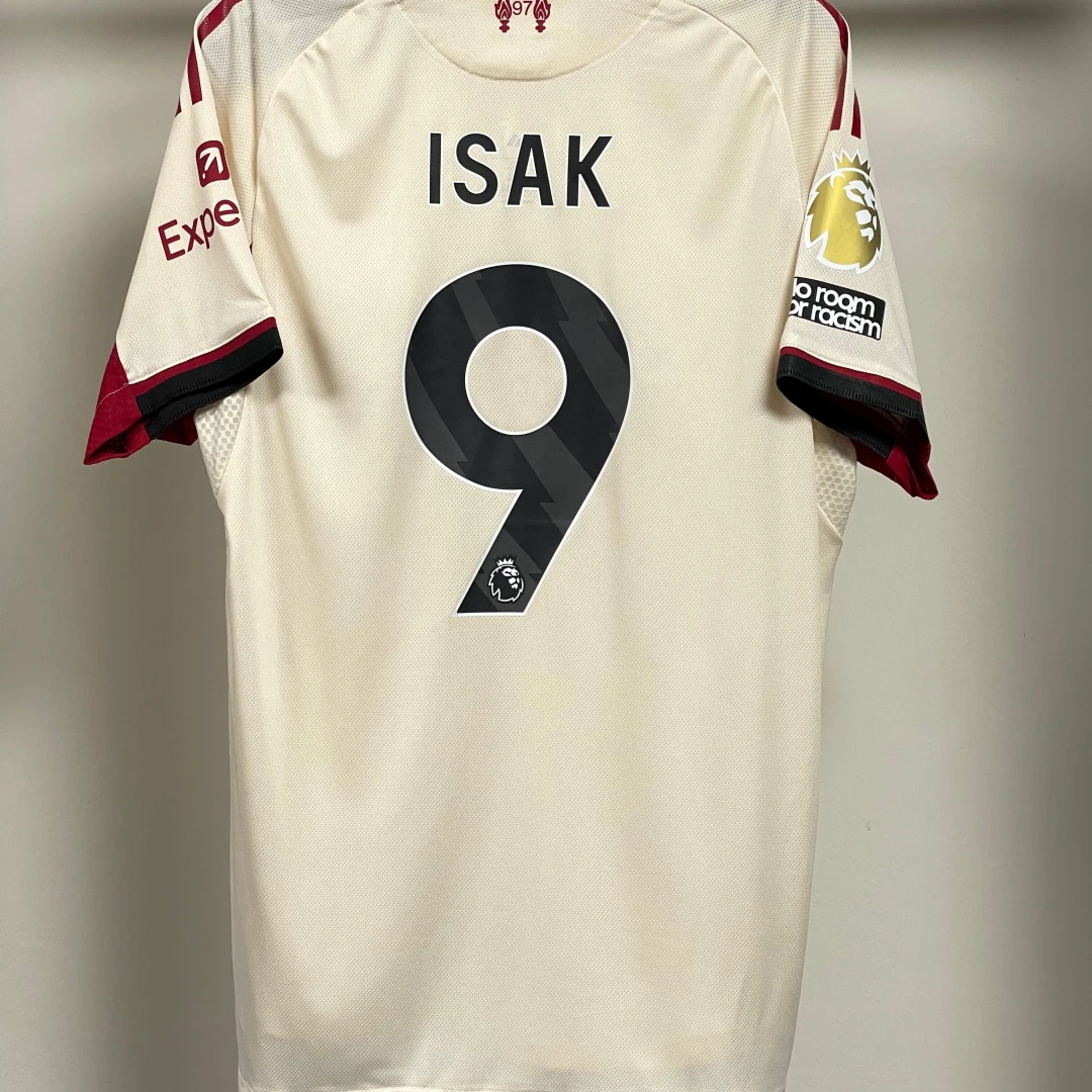 Liverpool Away 25/26 Player ( ISAK 9 )