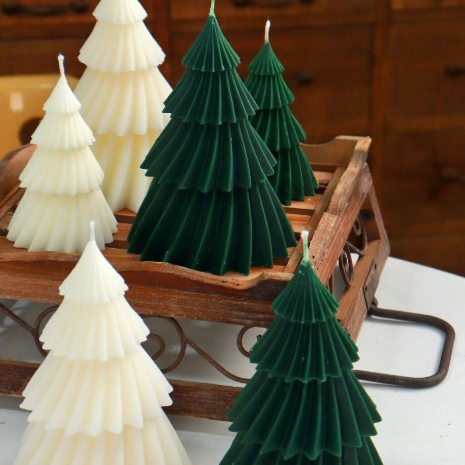 BIG RIBBBED CHRISTMAS TREE CANDLE