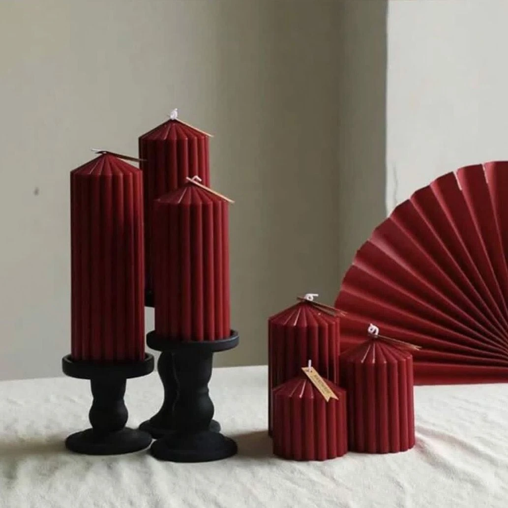 RIBBED PILLAR CANDLE SIZE 26CM x 7CM