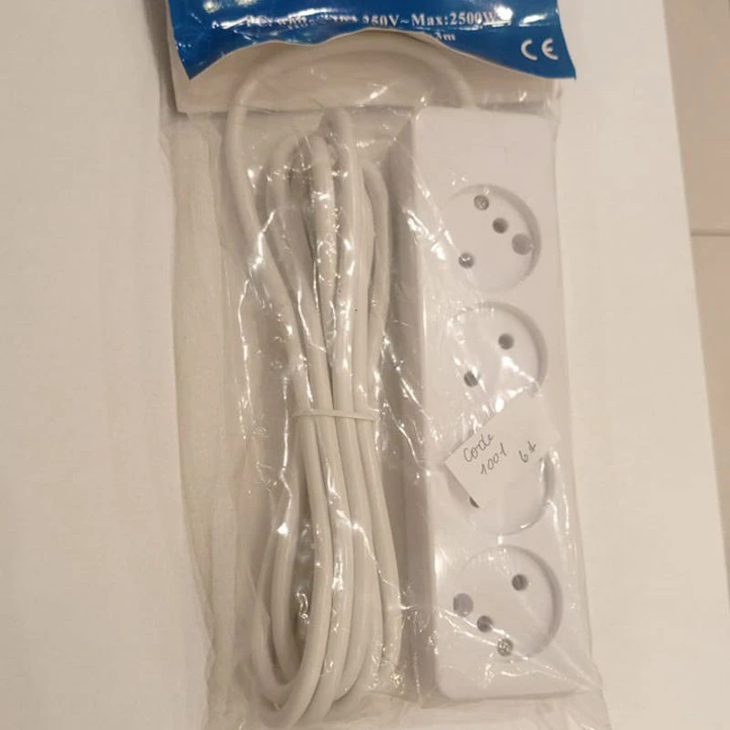 EG CADRE PRISE 4 FICHE + CABLE 3M