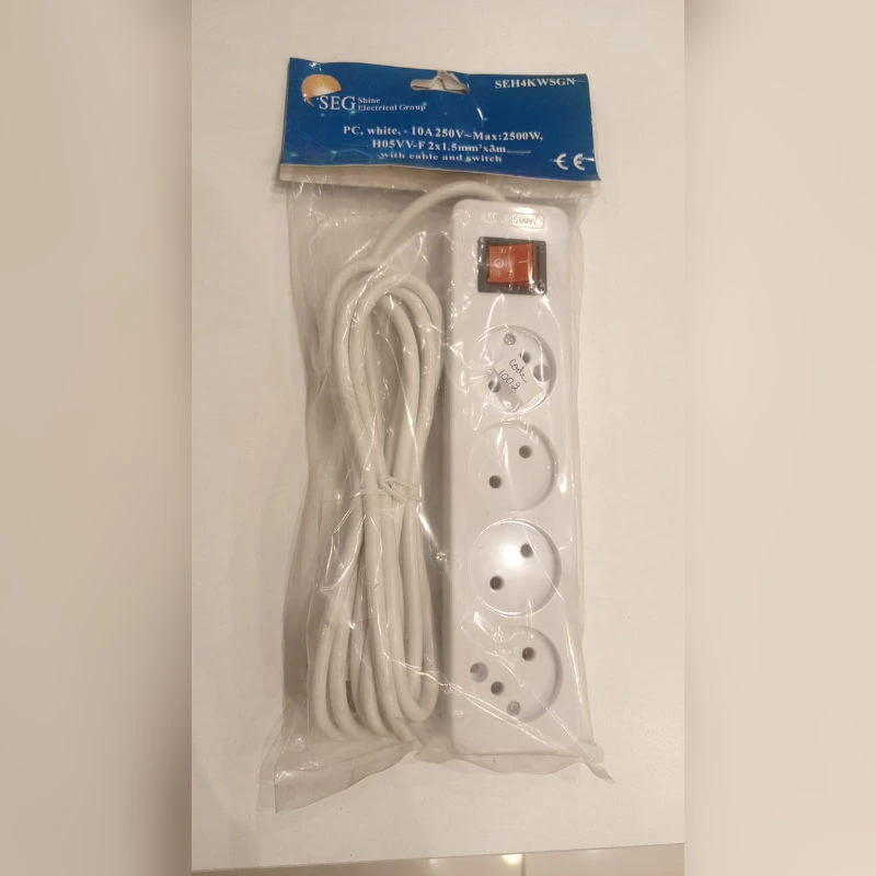 SEG CADRE PRISE 4 FICHE +  SWITCH +CABLE 3M