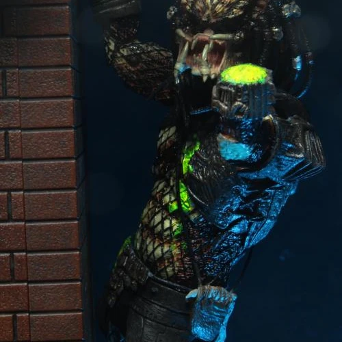 Predator 2 Ultimate Battle-Damaged City Hunter Action Figure BY NECA - BRAND PREDATOR - 2