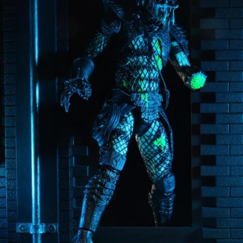 Predator 2 Ultimate Battle-Damaged City Hunter Action Figure BY NECA - BRAND PREDATOR - 5