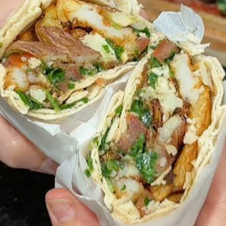 crispy sandwich (extra toum)