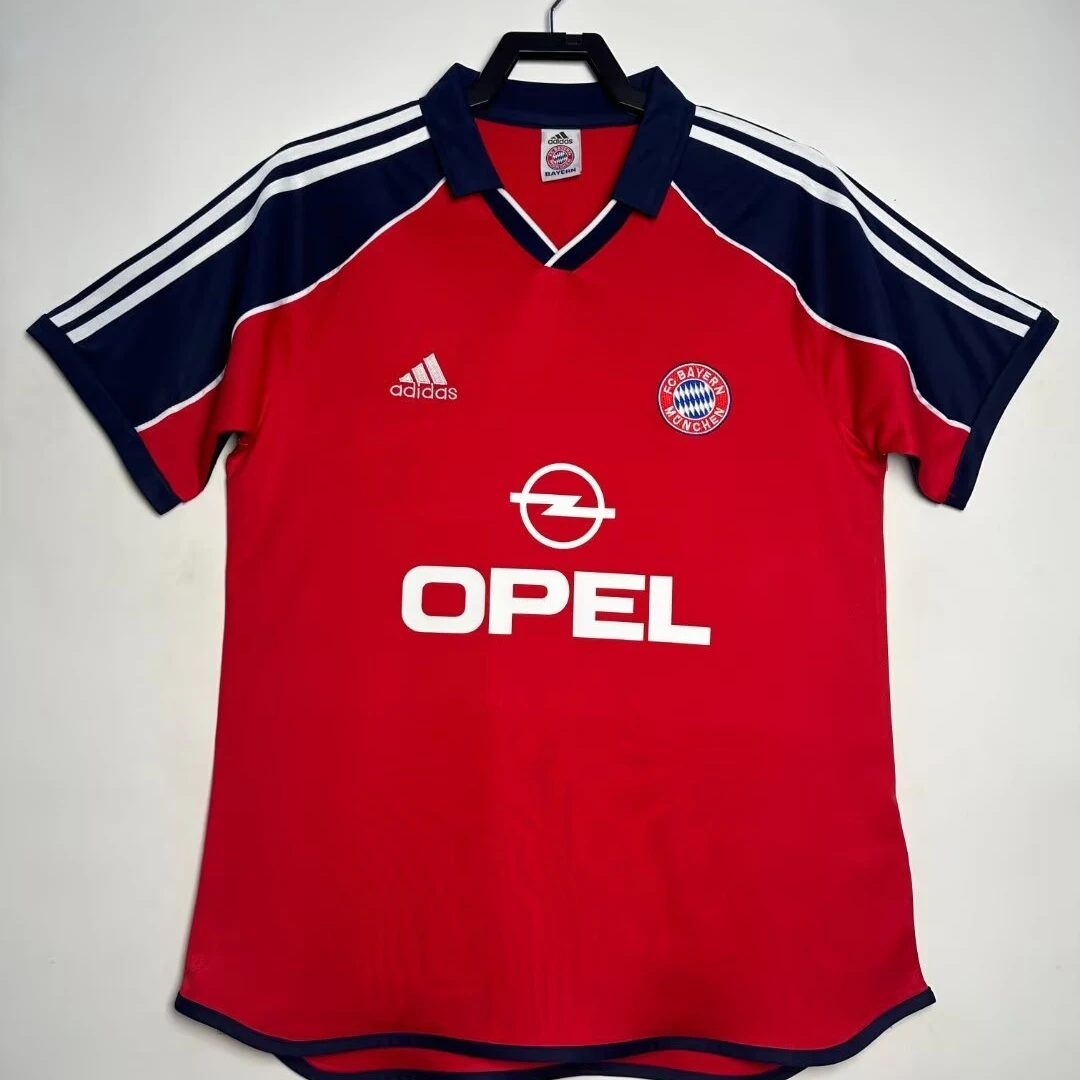 Bayern Home 00-01