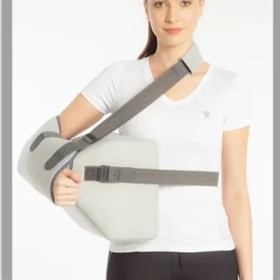Arm sling with cushion