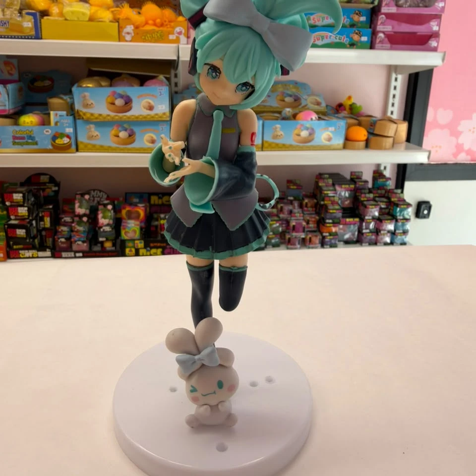 Hatsune Miku X Cinnamoroll Figure