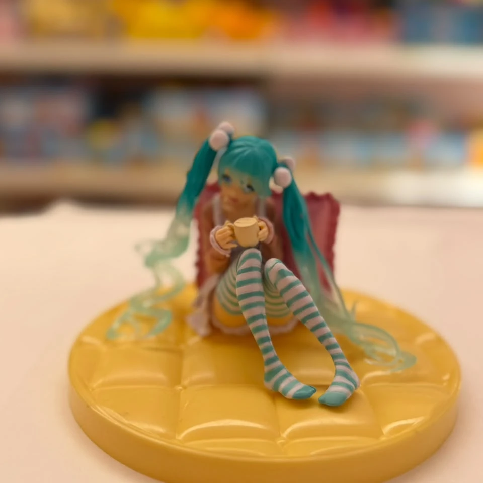 Hatsune Miku Noodle Stopper Figure In Bed