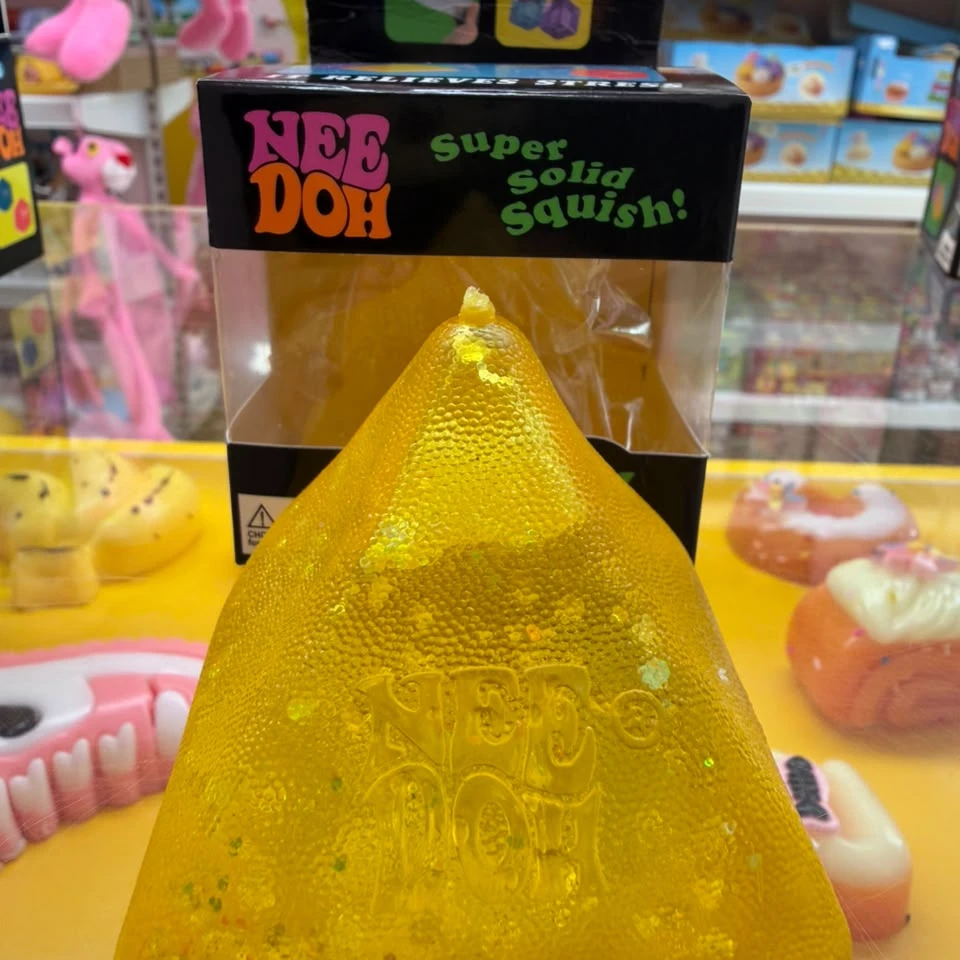 Needoh Glitter Pyramid Squishy - 4