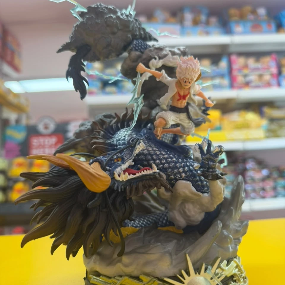 One Piece Monkey D. Luffy Gear 5 vs Kaido Battle Figure